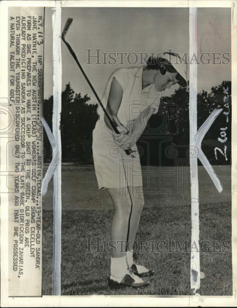 1957 Press Photo Austin Women&#39;s Golf Champ Sandra Jane Haynie at field, Texas- Historic Images