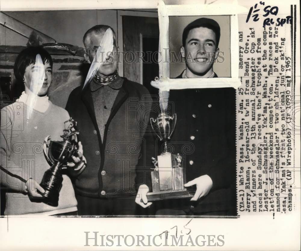 1965 Press Photo Twin skiers Sherry & Jerry Blann with Lester J. Schwaegler, WA - Historic Images