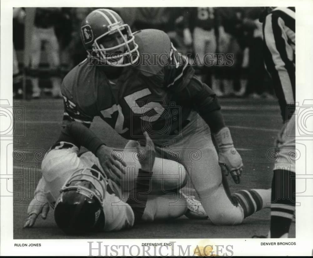 1981 Press Photo Denver Broncos&#39; defensive end Rulon Jones, football - pis06894 - Historic Images