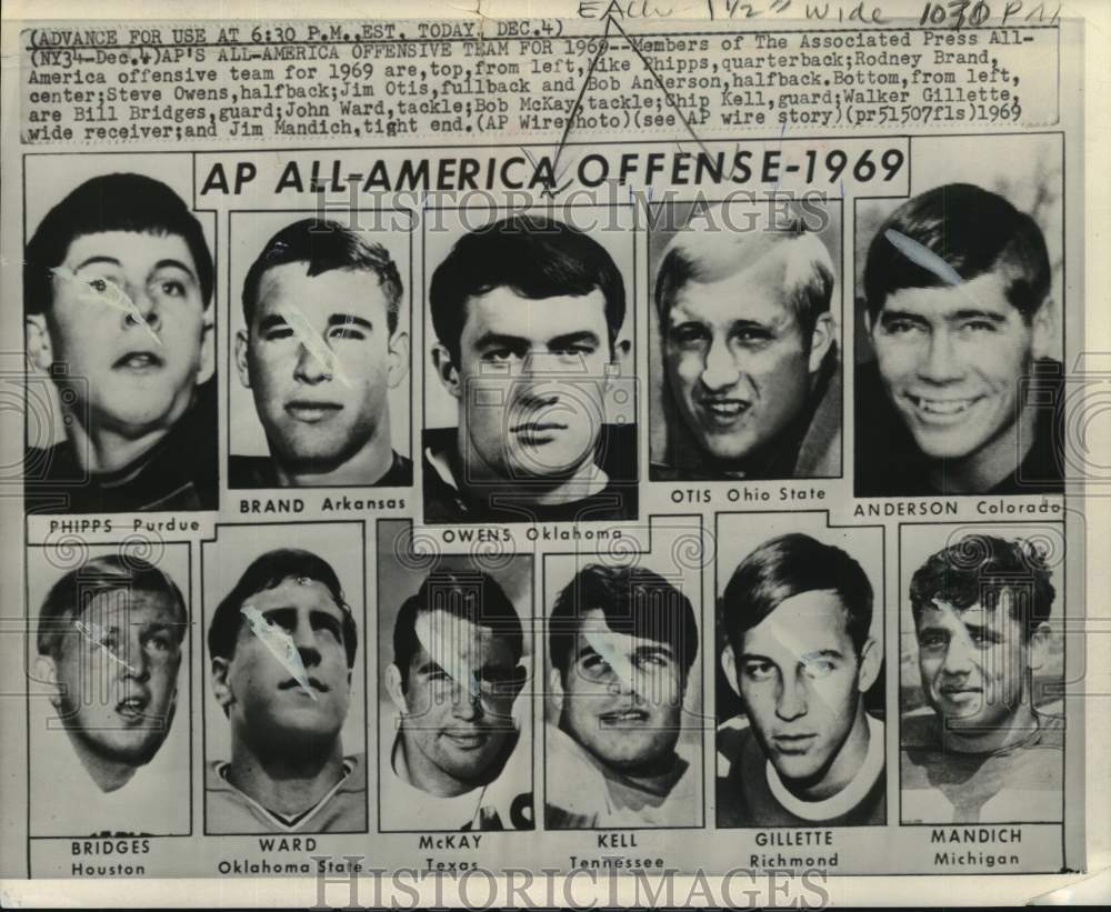 1969 Press Photo Members of The Associated Press All-America offensive ...