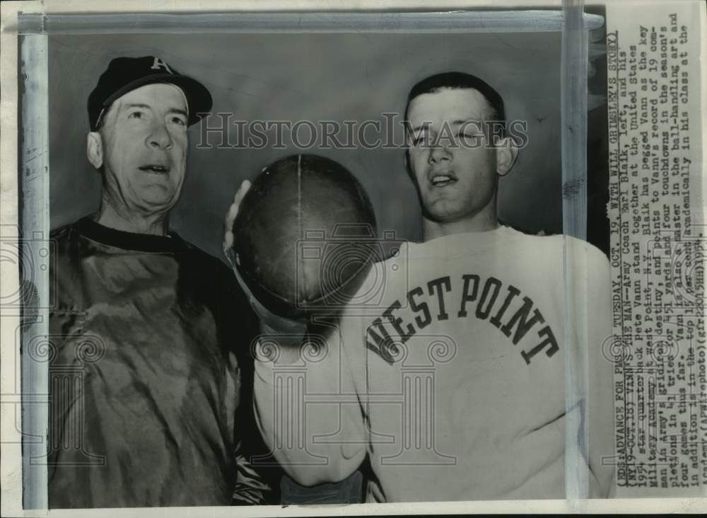 1954 Press Photo Army&#39;s football Earl Blaik &amp; quarterback Pete Vann, NY - Historic Images