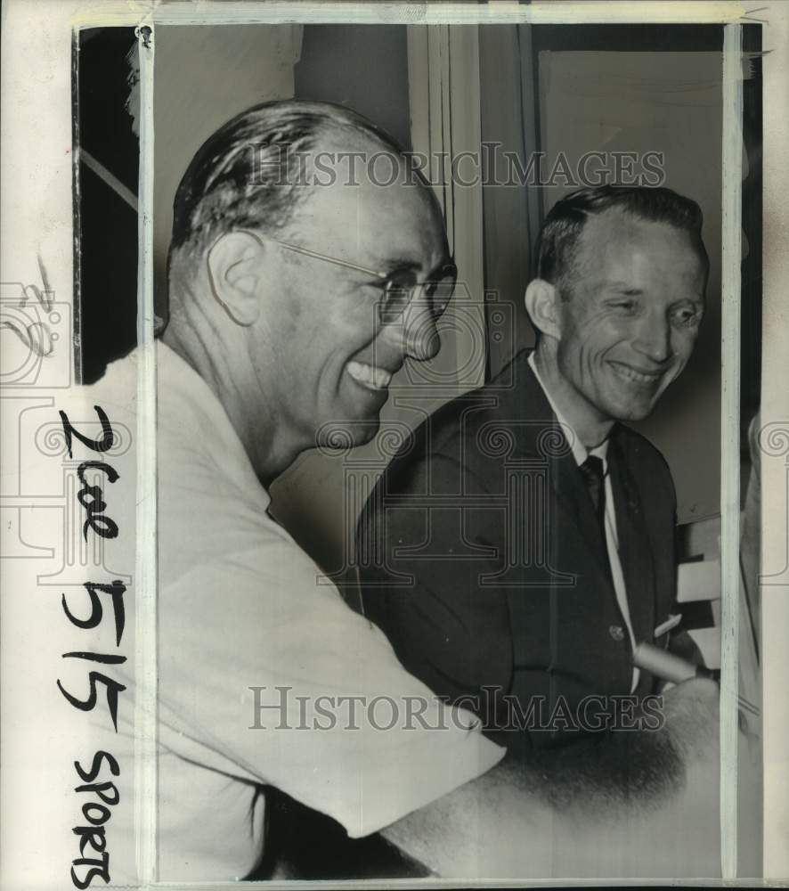 1963 Press Photo Golfer Bob Gajda with colleague, United States Open press tent - Historic Images