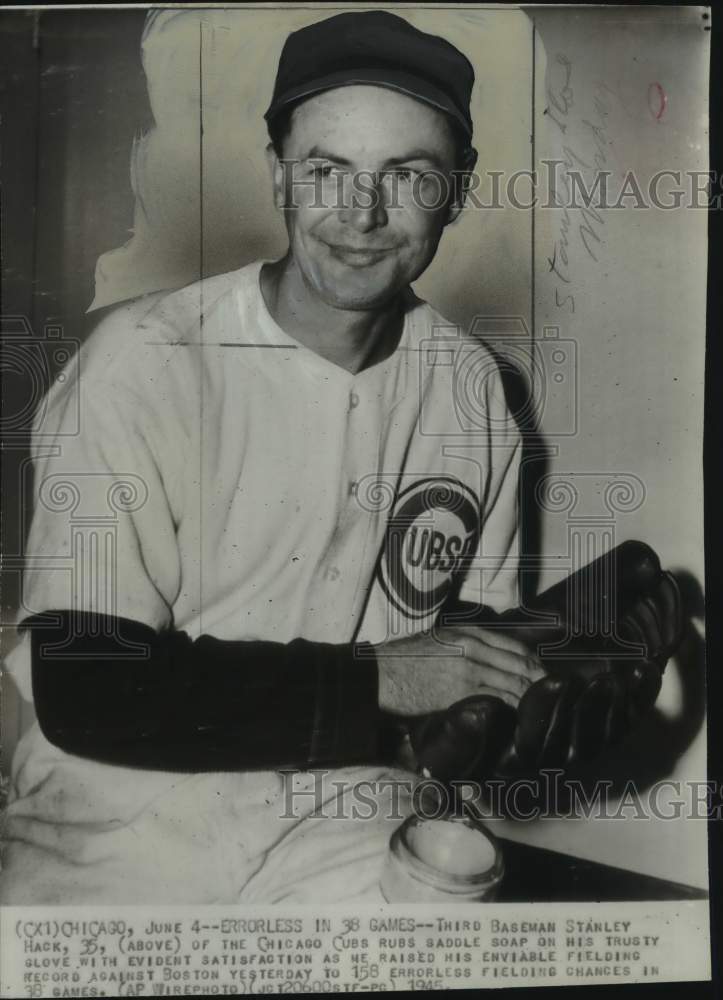 1945 Press Photo Chicago Cubs&#39; third baseman Stanley Hack, Chicago - pis07597 - Historic Images