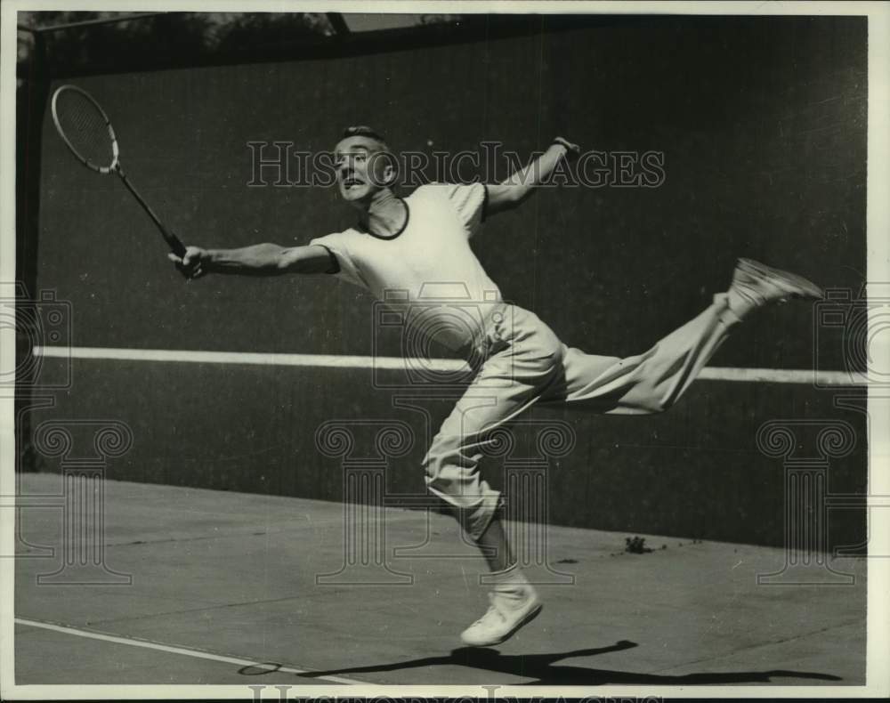 1940 Press Photo Dave Freeman in action, Badminton practice, Pasadena, CA- Historic Images