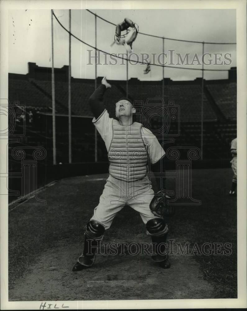 1947 Press Photo Baseball catcher Jim Hill throws face mask up in air- Historic Images