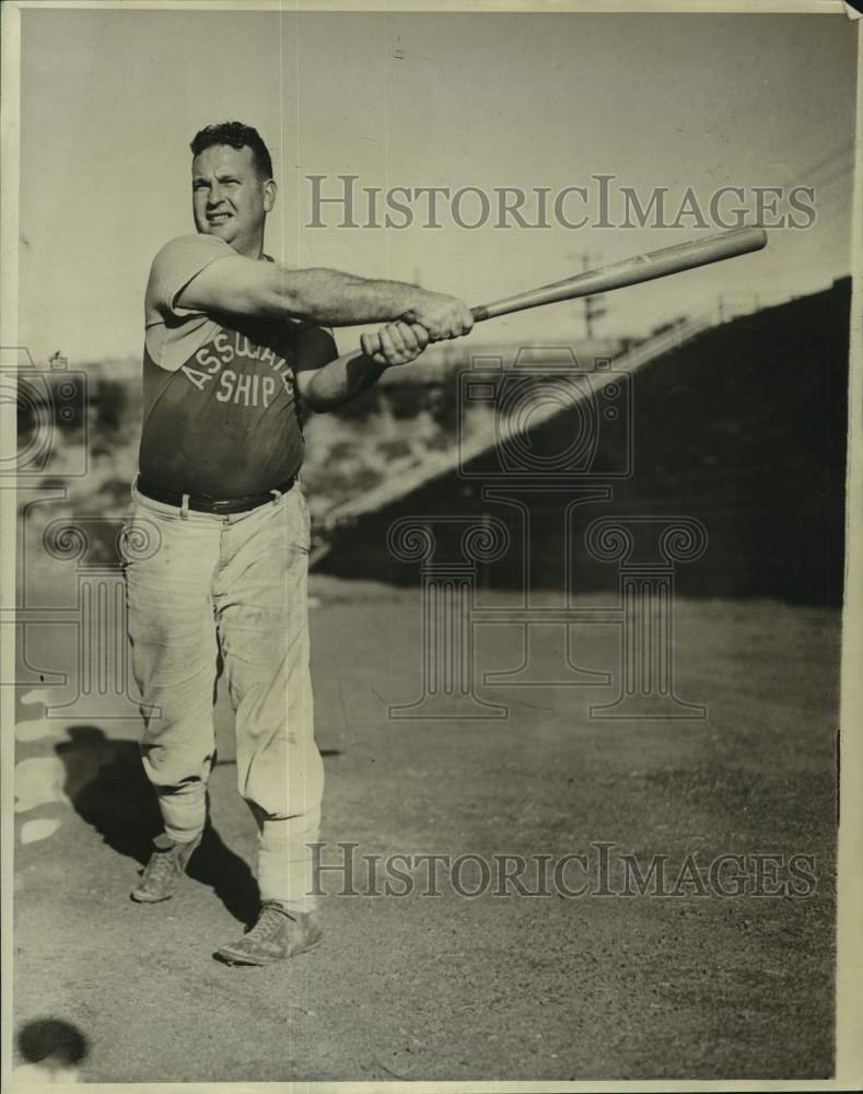 1943 Press Photo Baseball player Gordon Gray swings baseball bat - pis07894- Historic Images