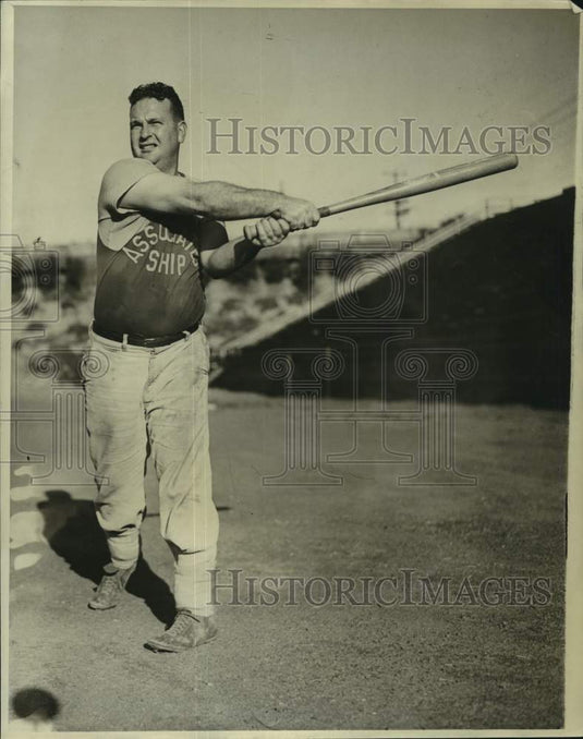 1943 Press Photo Baseball player Gordon Gray swings baseball bat - pis07894- Historic Images