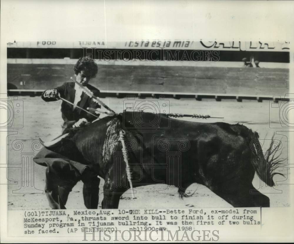 1958 Press Photo Bette Ford, Sunday program, Tijuana bullring fight, Mexico- Historic Images