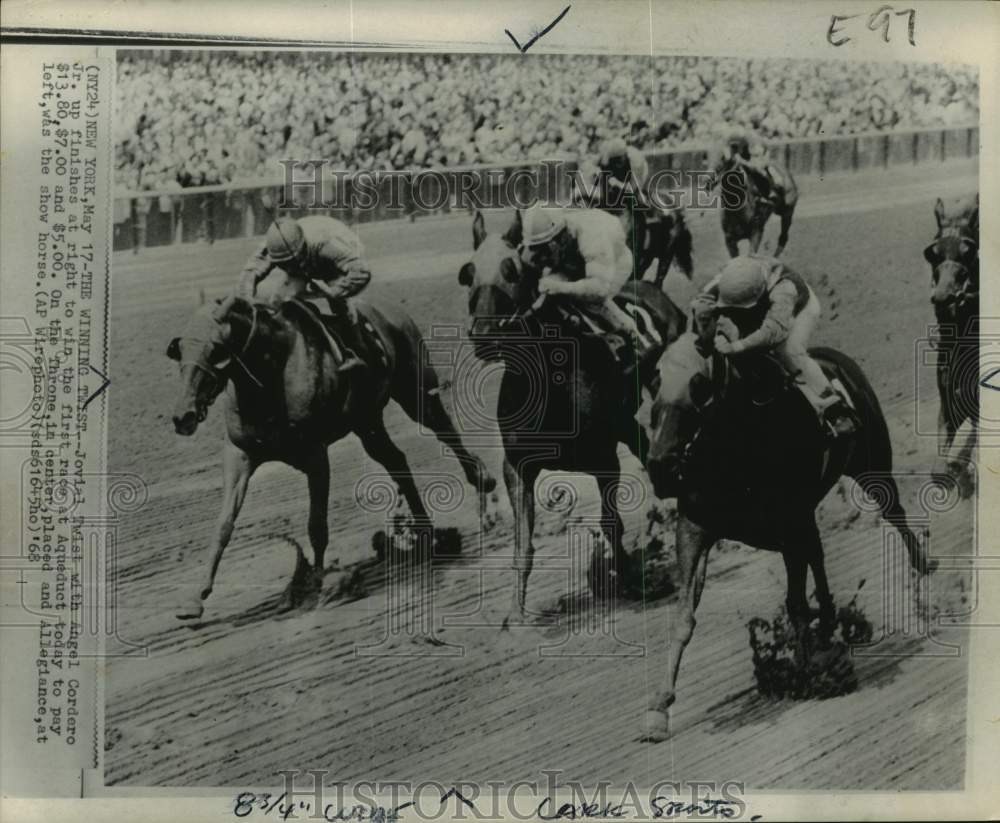 1968 Press Photo Horses Close To Finish Line At Aqueduct Race Track In 1968-press-photo-horses-close-to-finish-line-at-aqueduct-race-track-in