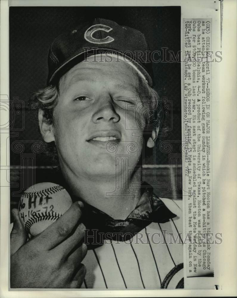 1972 Press Photo Chicago Cubs&#39; pitcher Burt Hooton holds baseball, Chicago- Historic Images