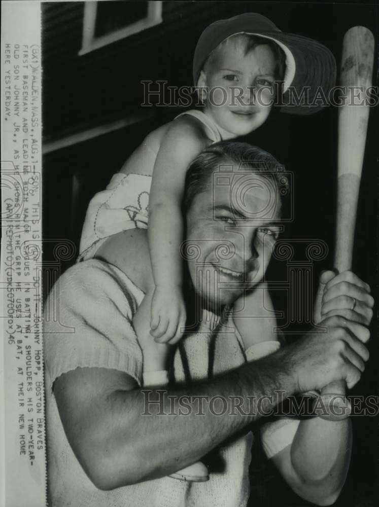 1946 Press Photo Braves&#39; first baseman Johnny Hopp &amp; son Johnny Jr, Malden, MA - Historic Images