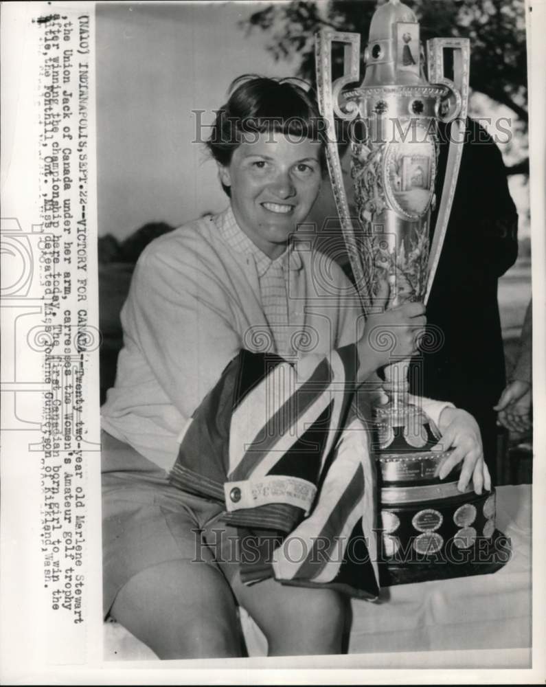 1956 Press Photo Marlene Stewart with her Women&#39;s Amateur golf trophy, Indiana- Historic Images