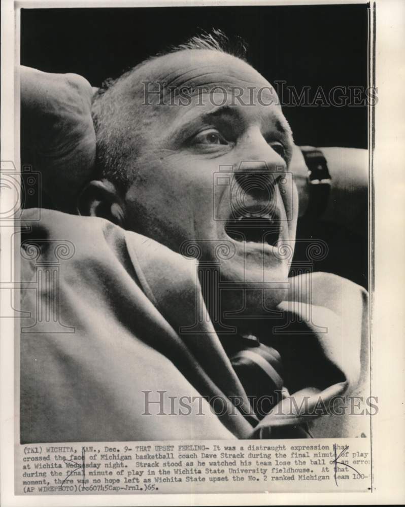 1965 Press Photo Michigan basketball coach Dave Strack at Wichita State game, KS - Historic Images