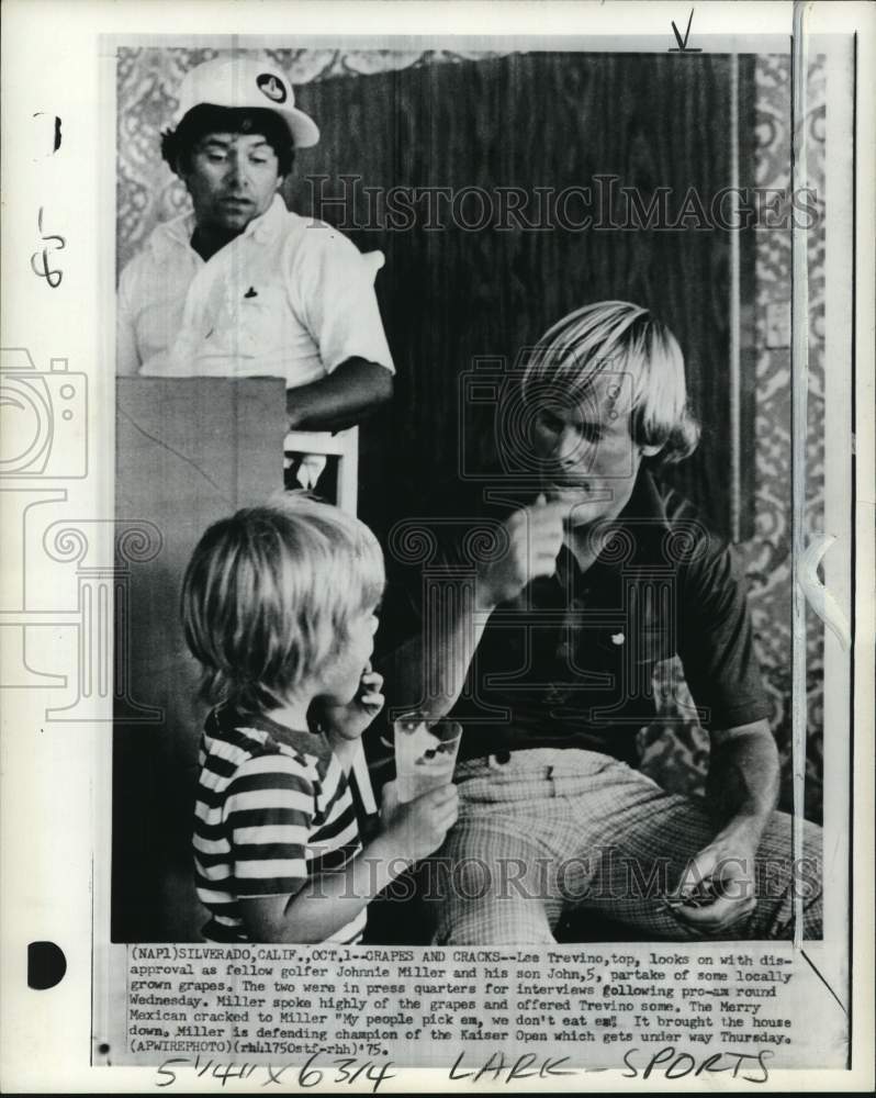 1975 Press Photo Golfer Johnnie Miller with his son John, Silverado, California- Historic Images
