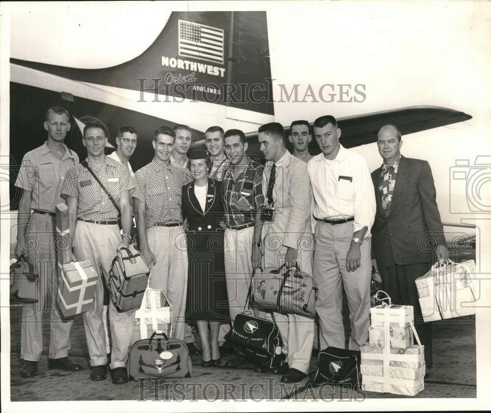 Press Photo University Of Oregon Basketball Team, Stewardess, Northwest Airplane - Historic Images