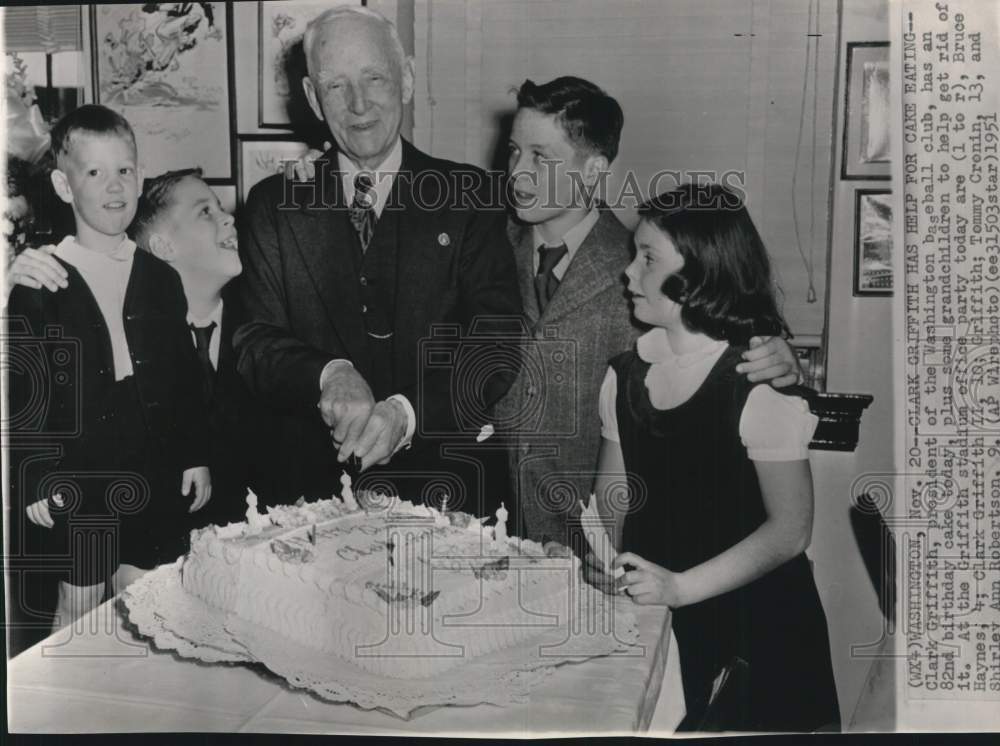 1951 Press Photo Senators Baseball President Clark Griffith With Grandchildren - Historic Images