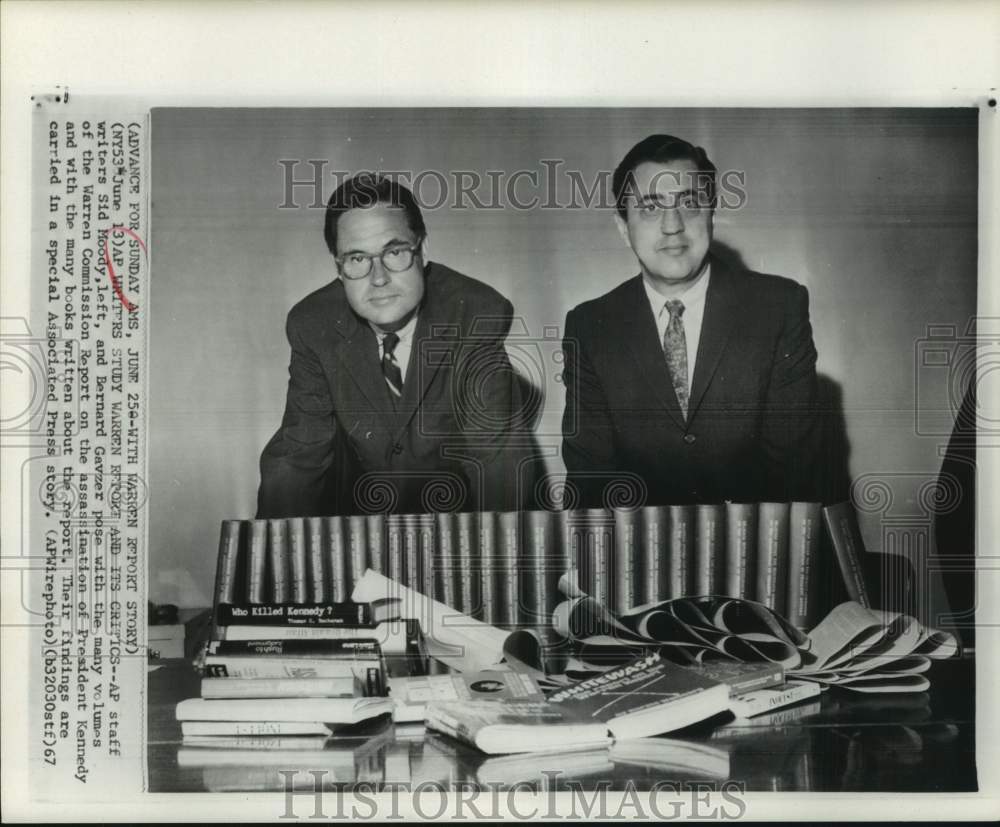 1967 Sid Moody &amp; Bernard Gavzer with Warren Commission Report books-Historic Images