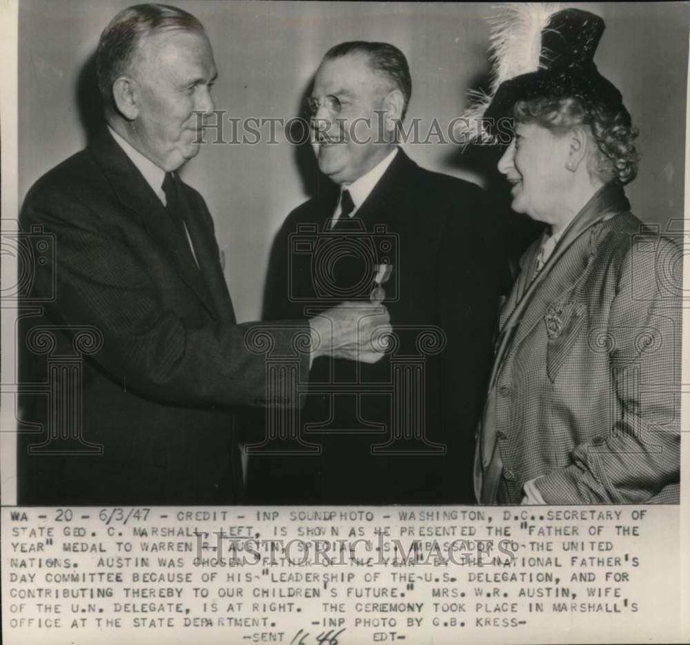 1947 Warren R Austin receives medal from Geo C Marshall, Washington - Historic Images