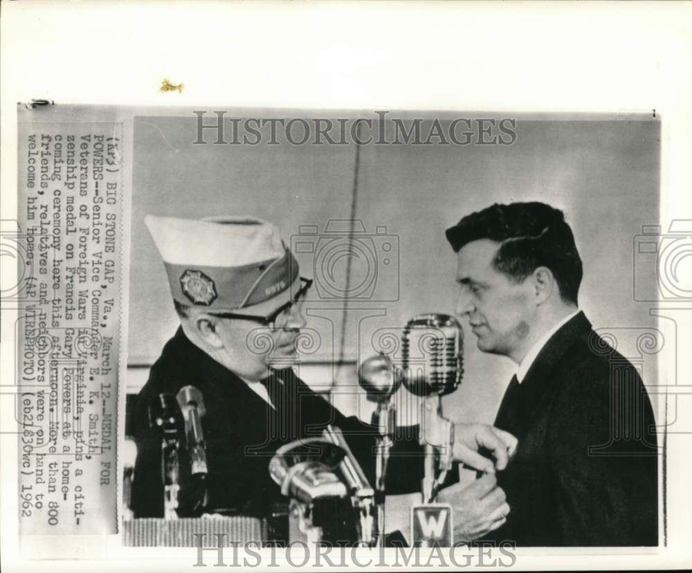 1962 Francis Gary Powers receives medal from E. K. Smith, Virginia-Historic Images