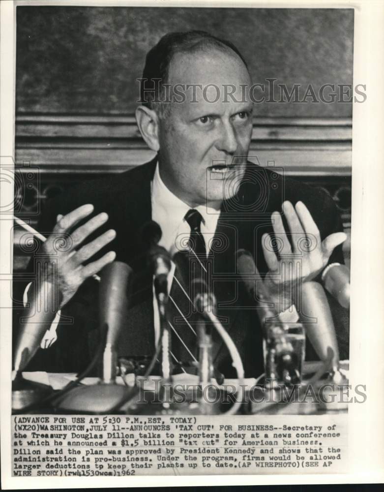 1962 Press Photo Treasury Secretary Douglas Dillon at a news conference in DC - Historic Images