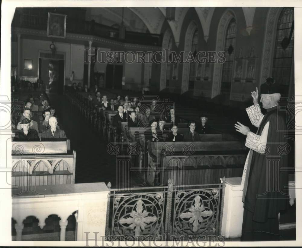 1950 Press Photo Reverend Joseph Newman delivers sermon to deaf-mutes in KY- Historic Images