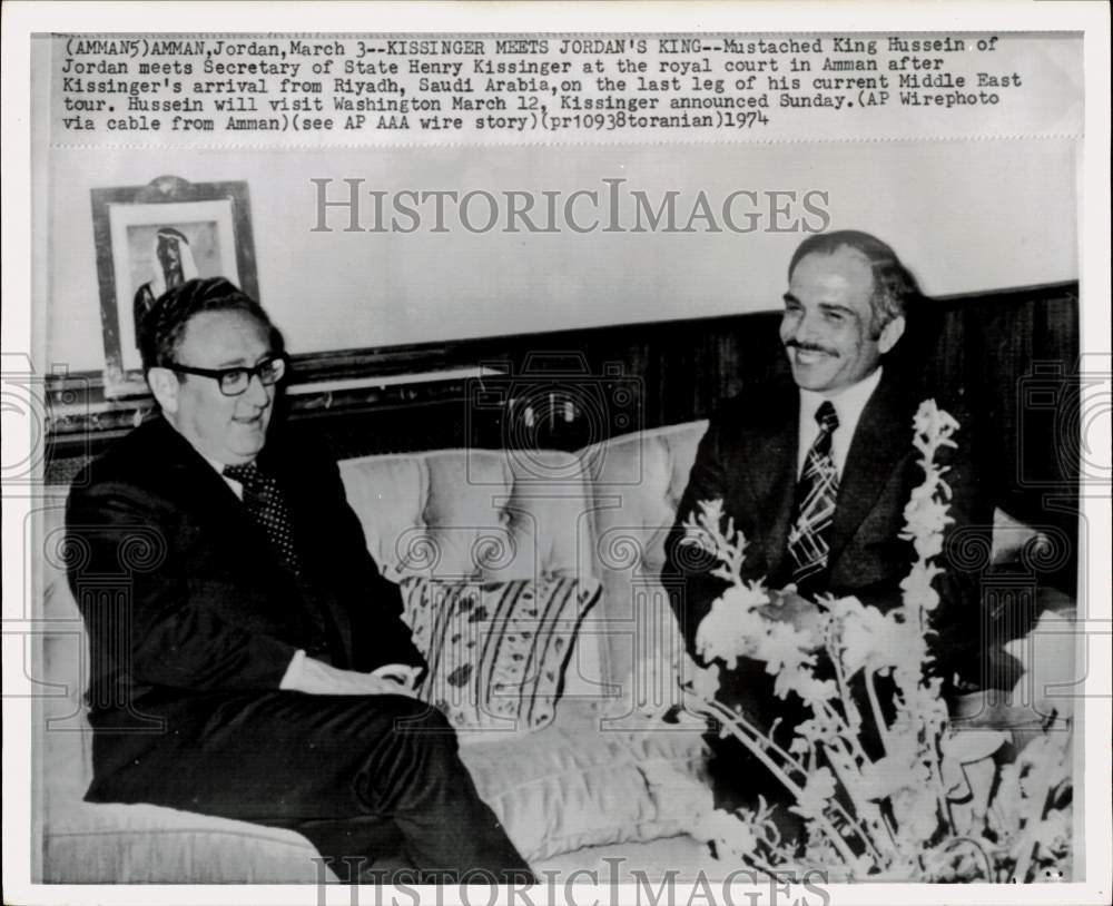 1974 Press Photo State Secretary Henry Kissinger &amp; King Hussein in Amman, Jordan - Historic Images