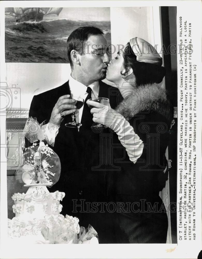 1967 Press Photo Comedian Dick Martin &amp; bride actress Peggy Connelly wed in Ohio- Historic Images