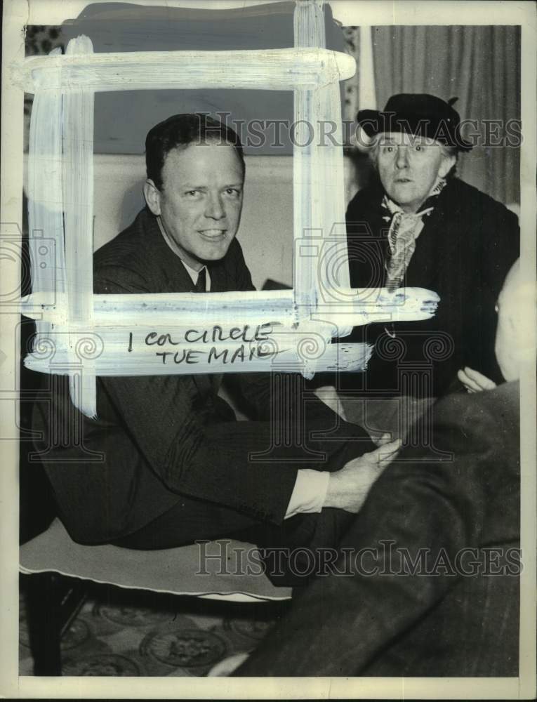 1939 Press Photo Lindbergh With Woman In His State-Room Aboard S.S. Aquitania - Historic Images