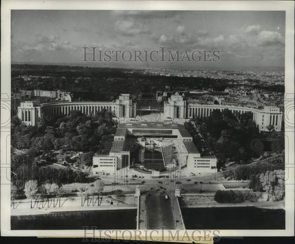 1951 Palais De Chaillot In Paris With United Nations In Foreground-Historic Images