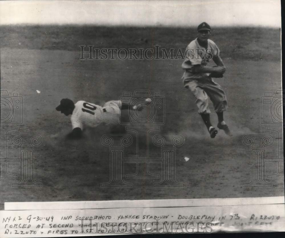 1949 Press Photo Phil Rizzuto&#39;s action during baseball game at Yankee Stadium - Historic Images