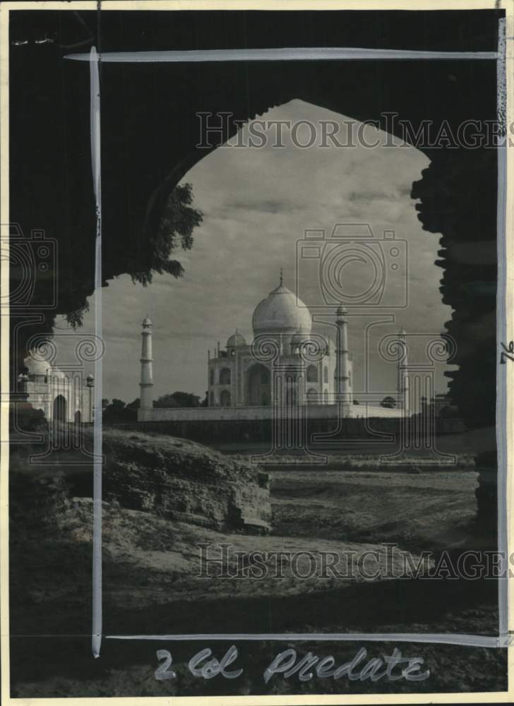 1961 Famous Taj Mahal of India built by Shah Jehan as tomb for wife - Historic Images