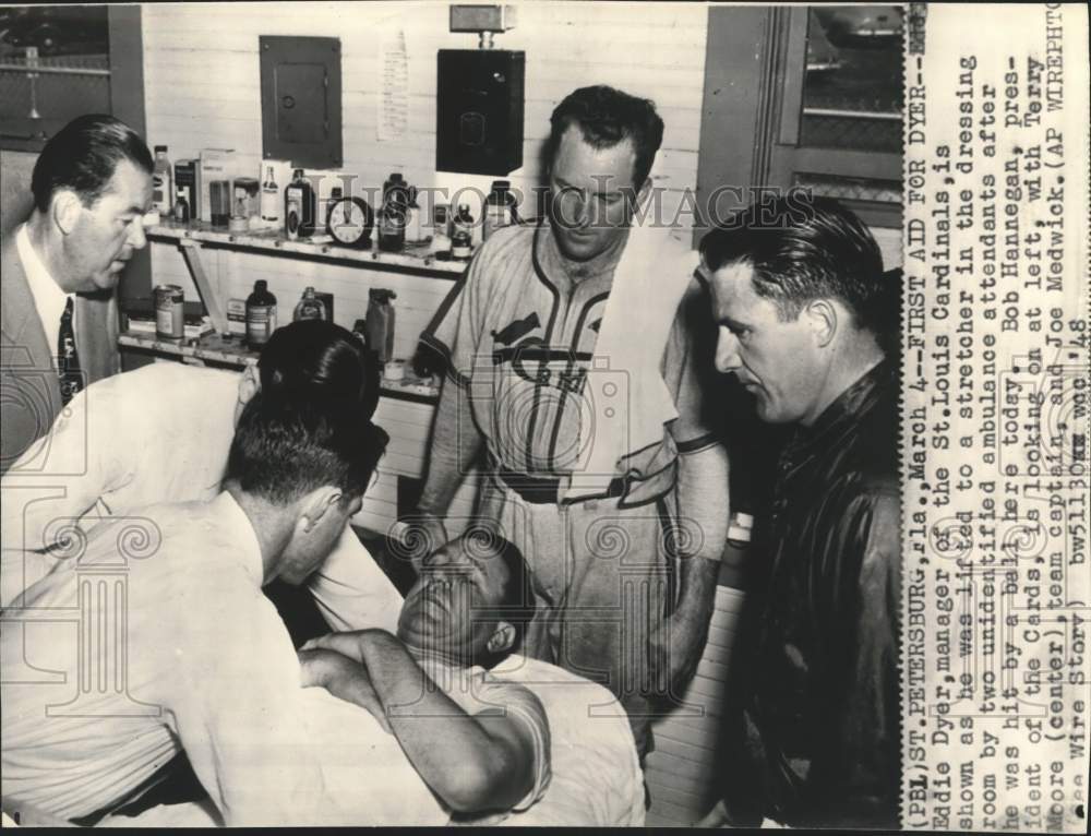 1948 Press Photo Cardinals&#39; Eddie Dyer &amp; others as he&#39;s lifted to stretcher, FL - Historic Images