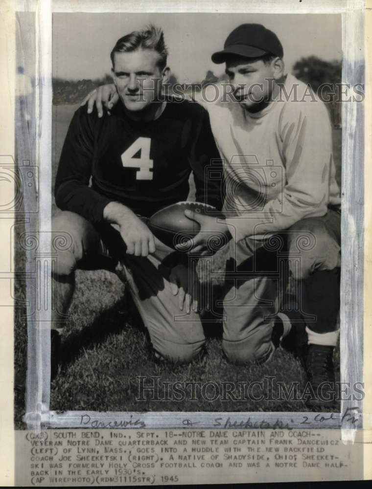 1945 Press Photo Notre Dame&#39;s Frank Dancewicz, football Joe Sheeketski, IN- Historic Images