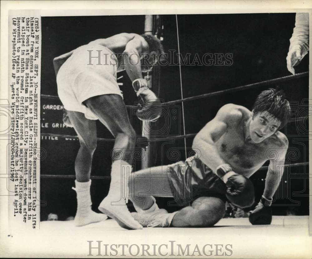 1967 Press Photo Boxer Nino Benvenuti gets up from canvas, Shea Stadium, NY- Historic Images