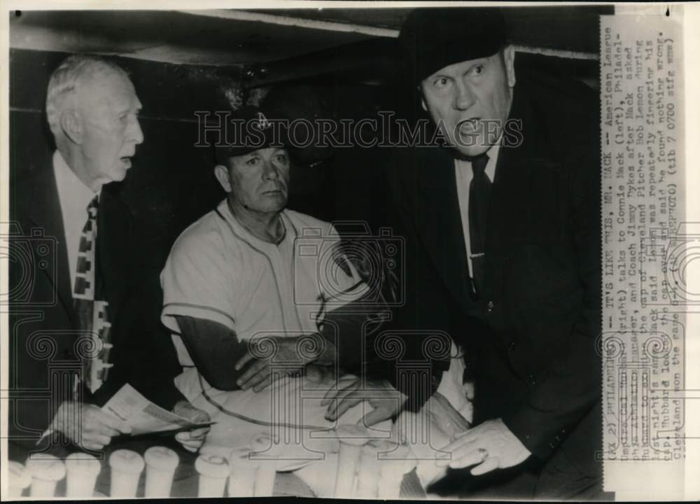 1950 Press Photo Philadelphia executives and Cleveland's Bob Lemon, Baseball- Historic Images
