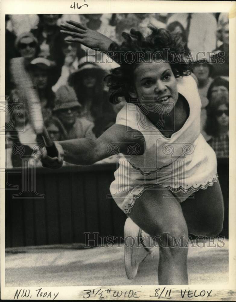1972 Press Photo Tennis player Evonne Goolagong in action, Wimbledon - pix13122 - Historic Images
