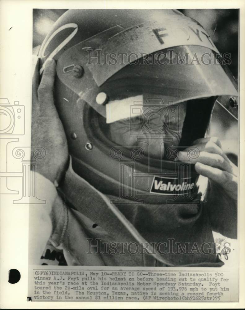 1975 Press Photo Race car driver A.J. Foyt dons helmet, Indianapolis 500, IN - Historic Images