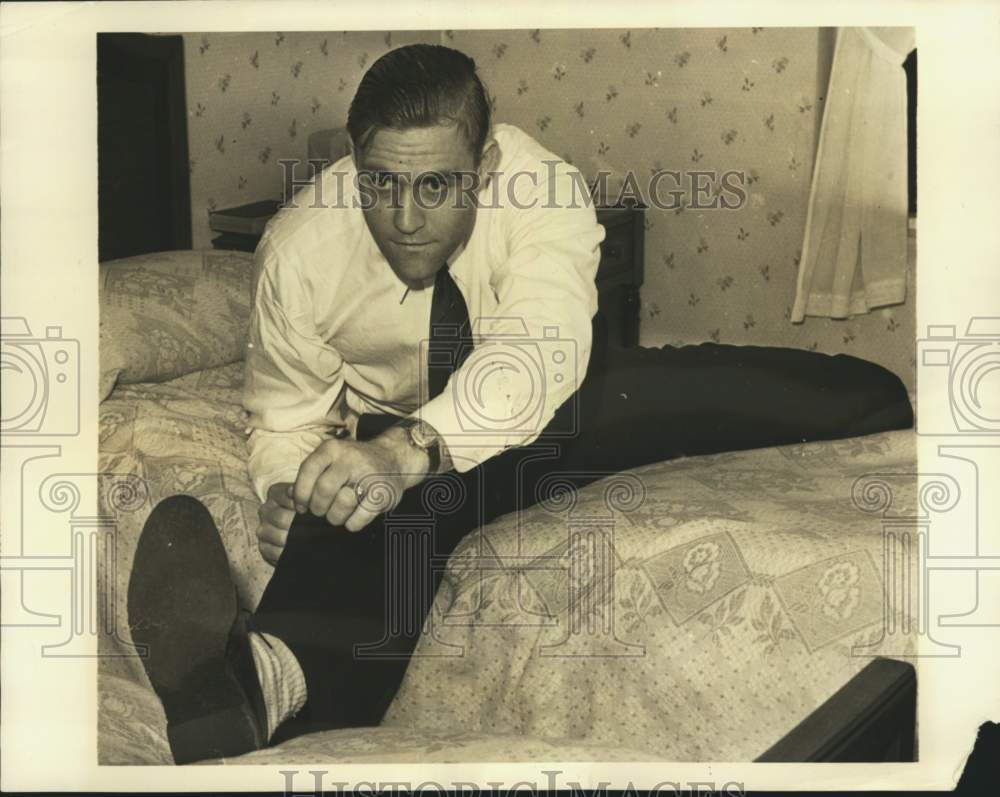 1939 Press Photo Hurdler Roy Staley stretches legs on bed, New York - pix14537 - Historic Images