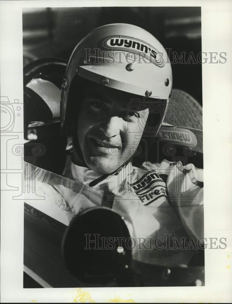 1970 Press Photo Car racer Bill Vukovich in Wynn&#39;s Spit-Fire No. 98 Shrike car- Historic Images