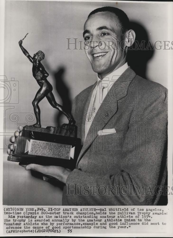 1955 Press Photo Runner Mal Whitfield with Sullivan Trophy, New York - pix16118- Historic Images