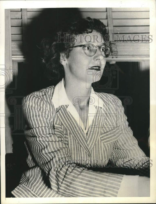 1943 Press Photo Mrs. Will Rogers Jr told newsmen of husband's mission in NY - Historic Images