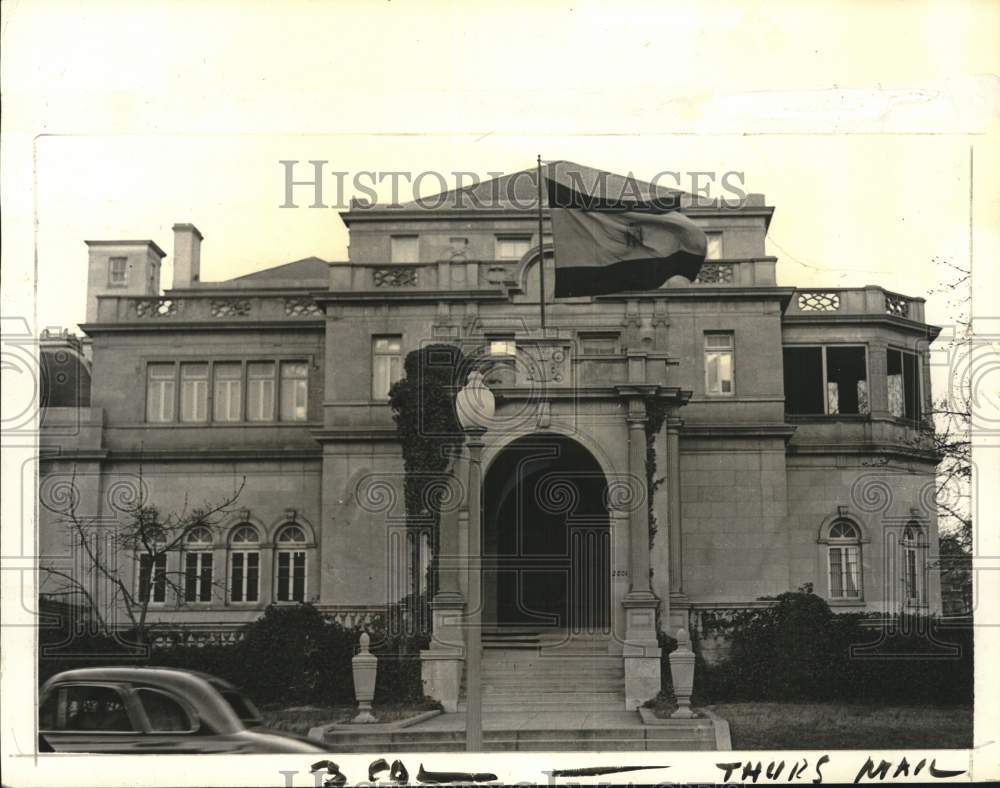 1939 Press Photo Upside Down Flag at Spanish Embassy in Washington D.C.- Historic Images