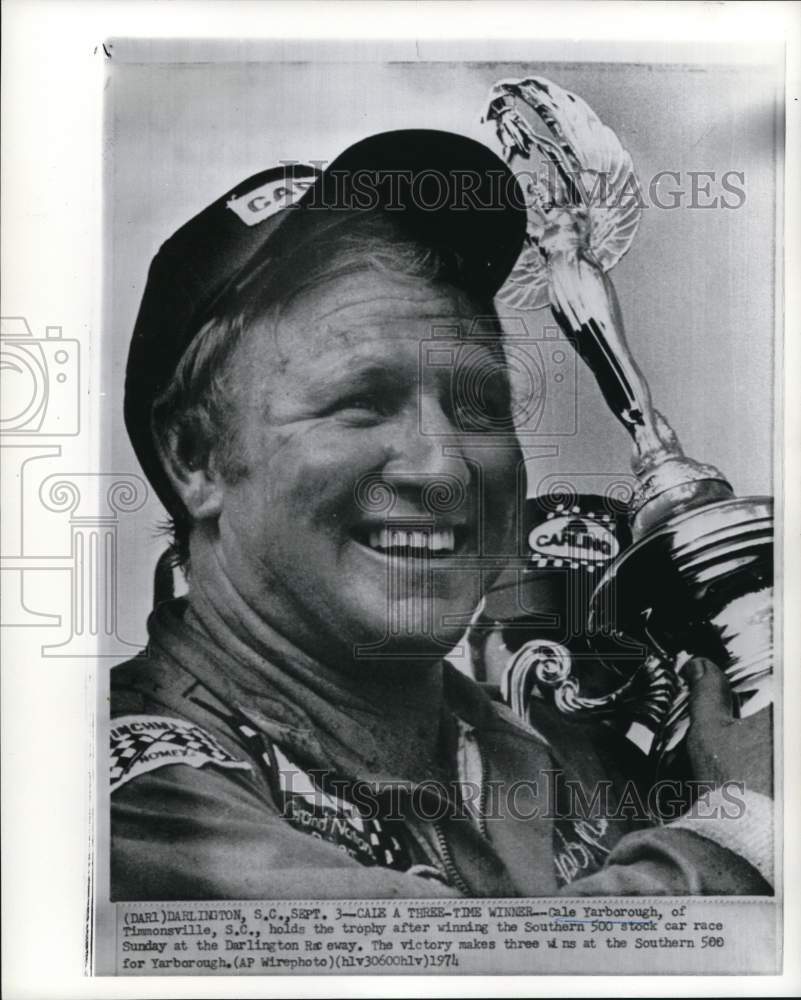 1974 Press Photo Car racer Cale Yarborough wins Southern 500 Race trophy in SC- Historic Images