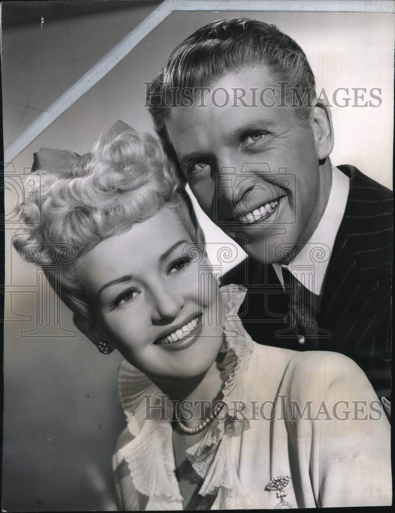 1947 Press Photo "Mother Wore Tights" actors Betty Grable & Dan Dailey - Historic Images