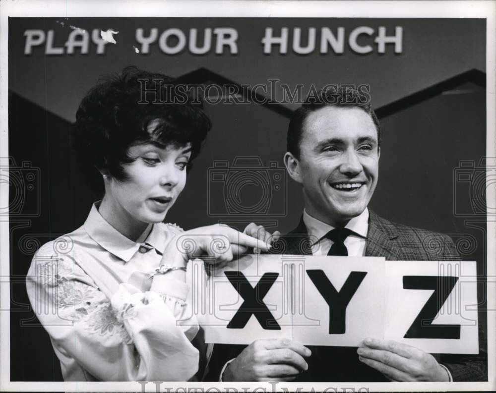 1988 Press Photo Television host Merv Griffin &amp; Tad Tadlock on &quot;Play Your Hunch&quot; - Historic Images