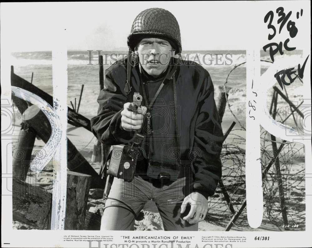 1965 Press Photo Actor James Coburn stars in &quot;The Americanization of Emily&quot;- Historic Images