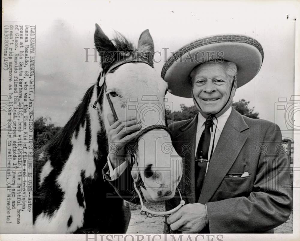 1973 Press Photo Actor Duncan Renaldo &amp; horse &quot;Diablo&quot; at his home in California - Historic Images