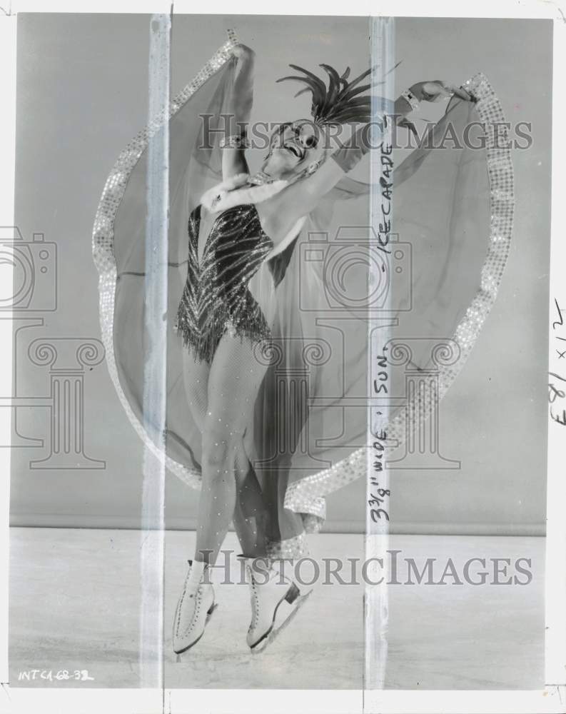 1967 Press Photo Figure skating champion Gisela during Ice Capades performance - Historic Images