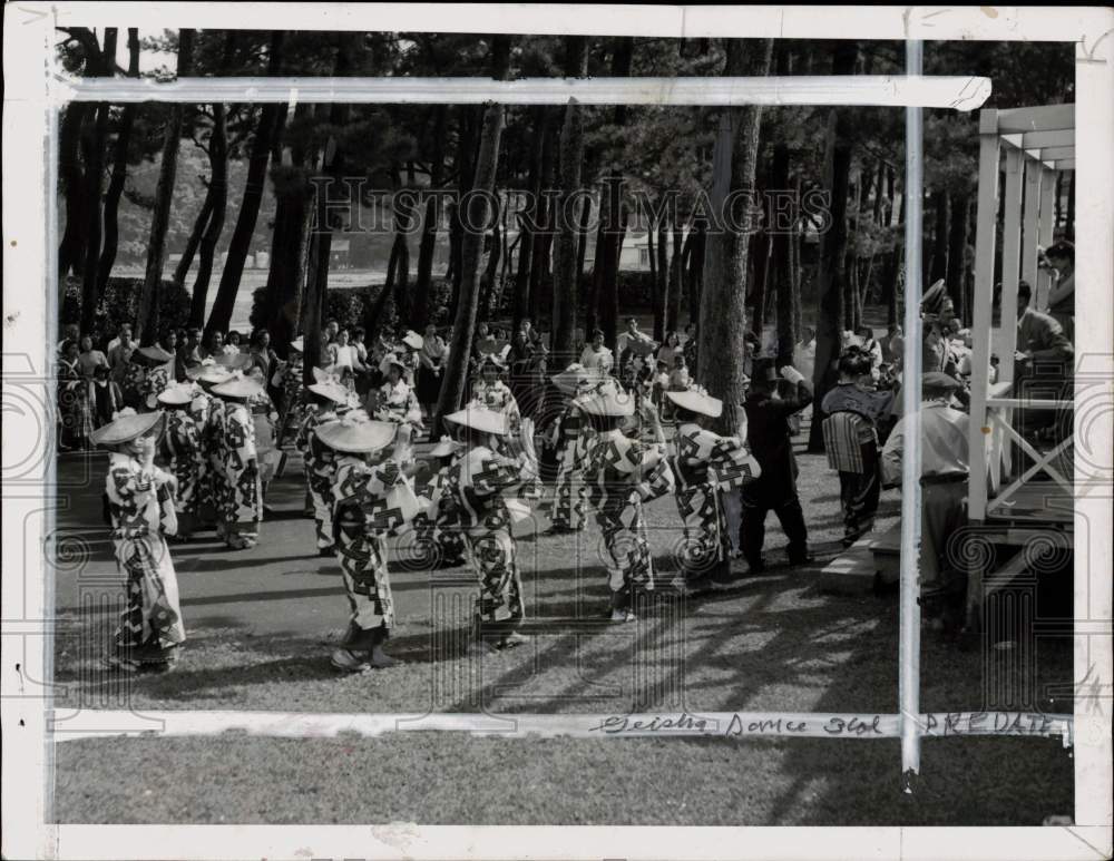 1953 Press Photo Geisha girls dance at Shimoda, Japan celebration - pix47149- Historic Images