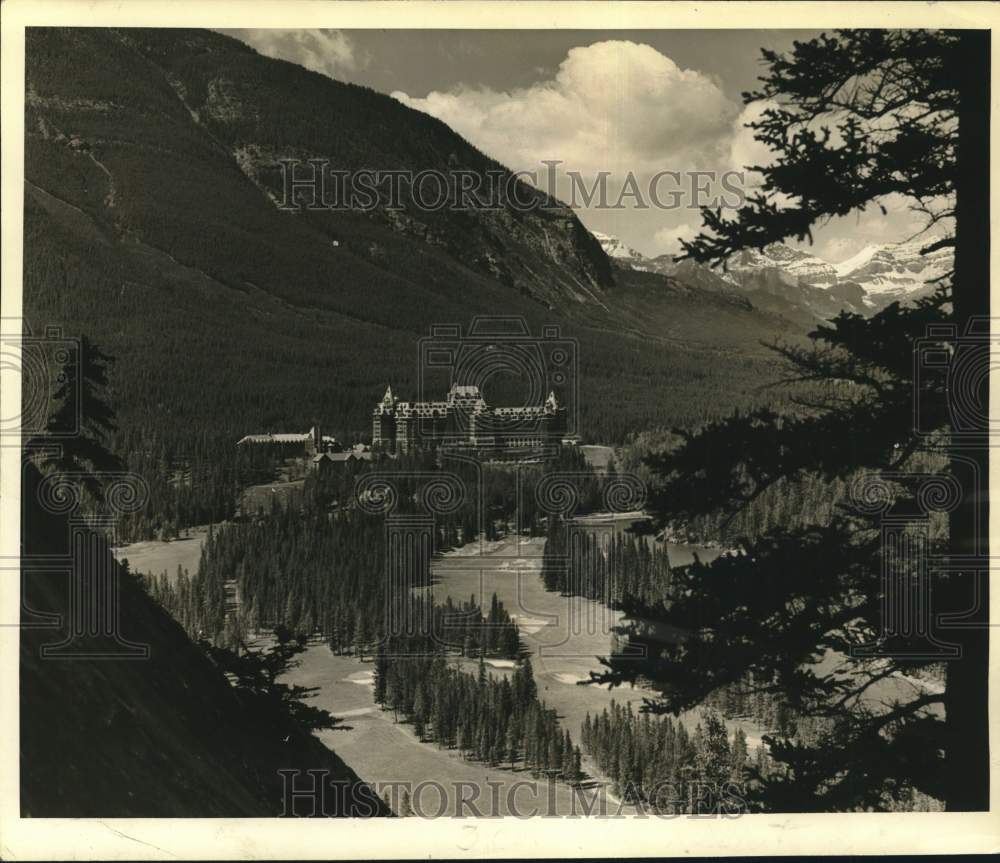 1939 Press Photo Alberta, Canada-Air view of Banff Springs Hotel & Golf Course- Historic Images